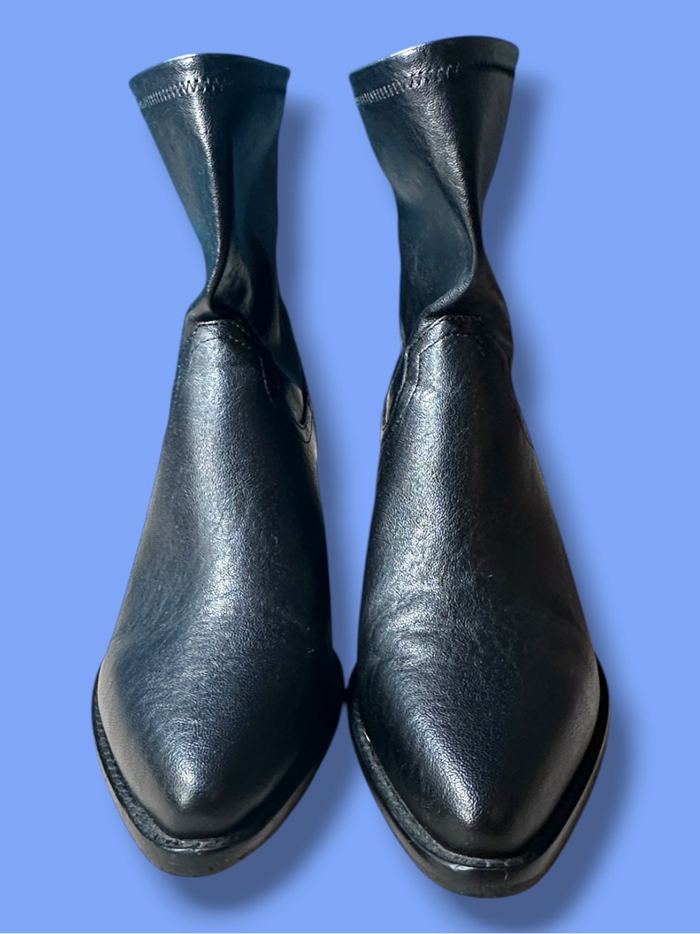 EUC DKNY Women's Raelani Faux Leather Pointed Toe Ankle Boots SIZE 8 - Picture 3 of 15